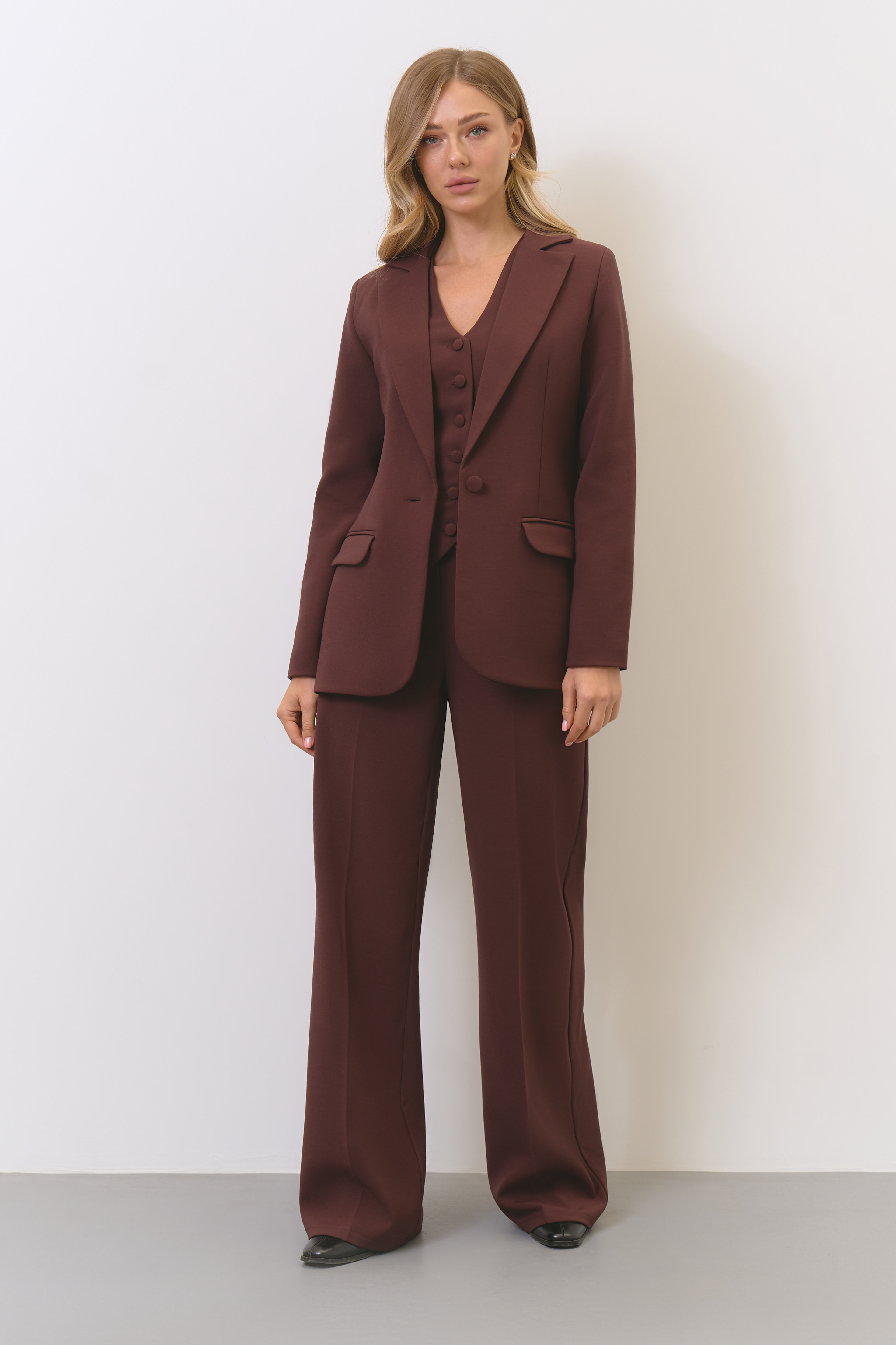 Брюки прямого кроя с защипами коричневый TR20709