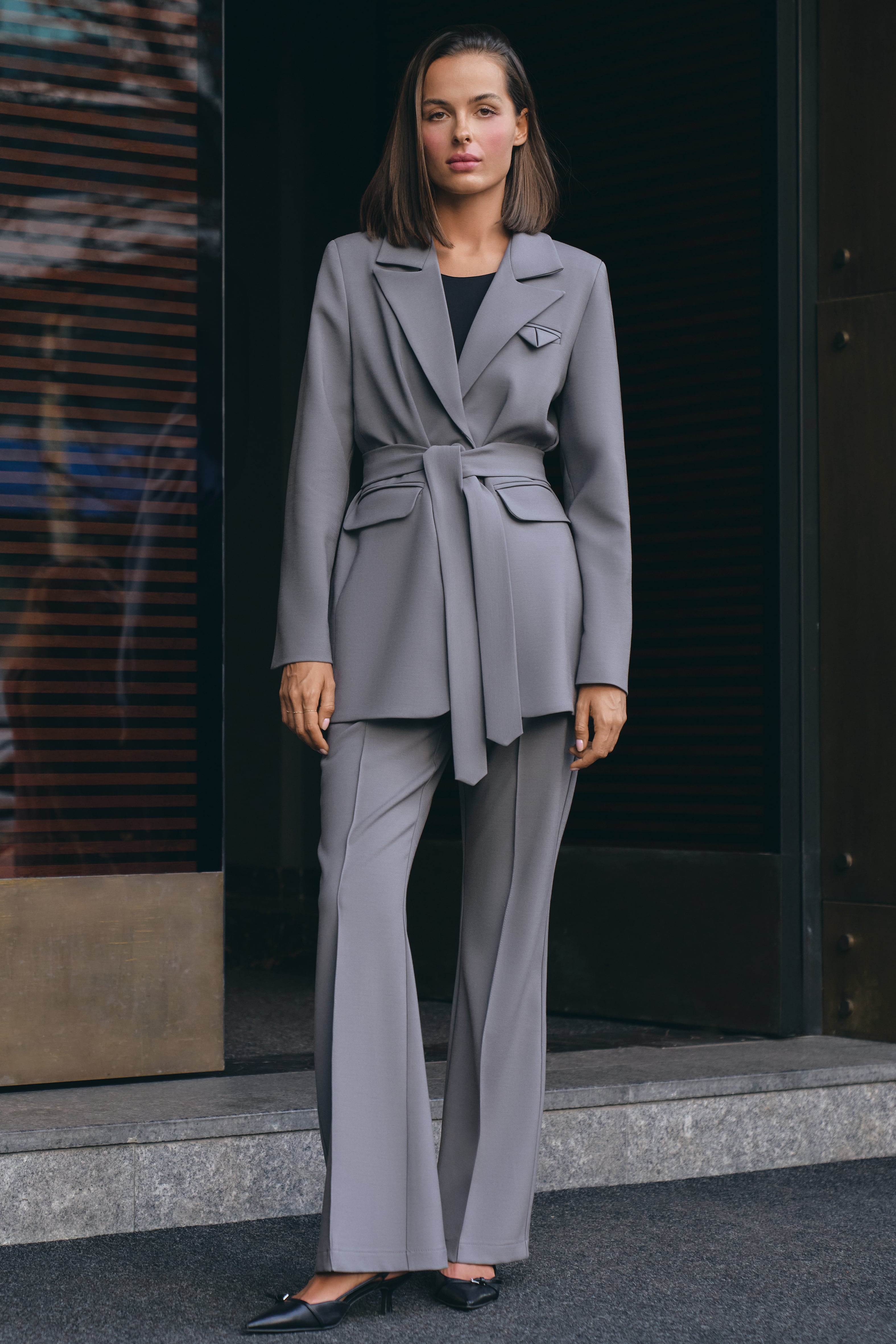 Однобортный oversize блейзер из костюмной ткани с поясом BL49703
