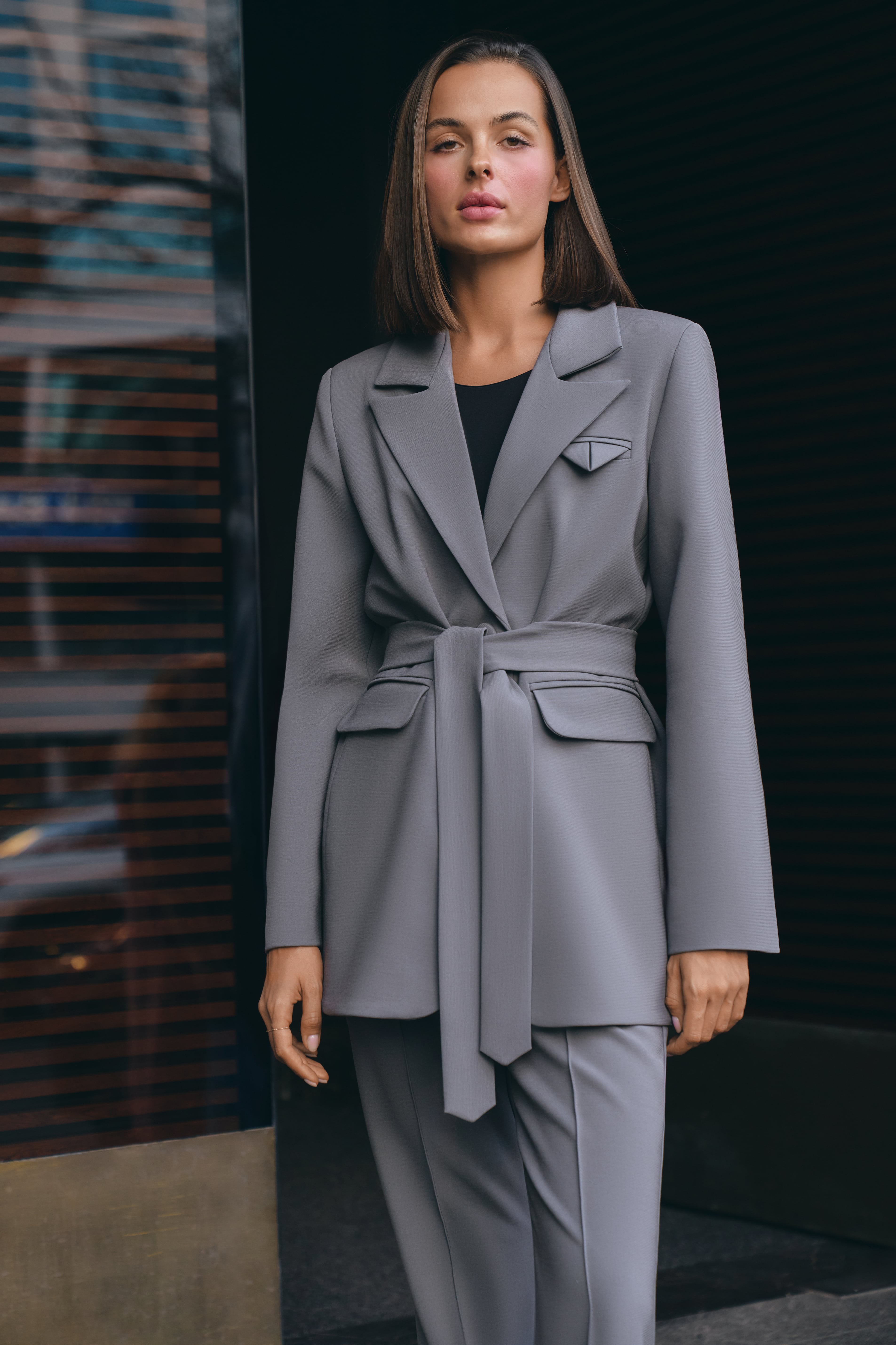 Однобортный oversize блейзер из костюмной ткани с поясом BL49703