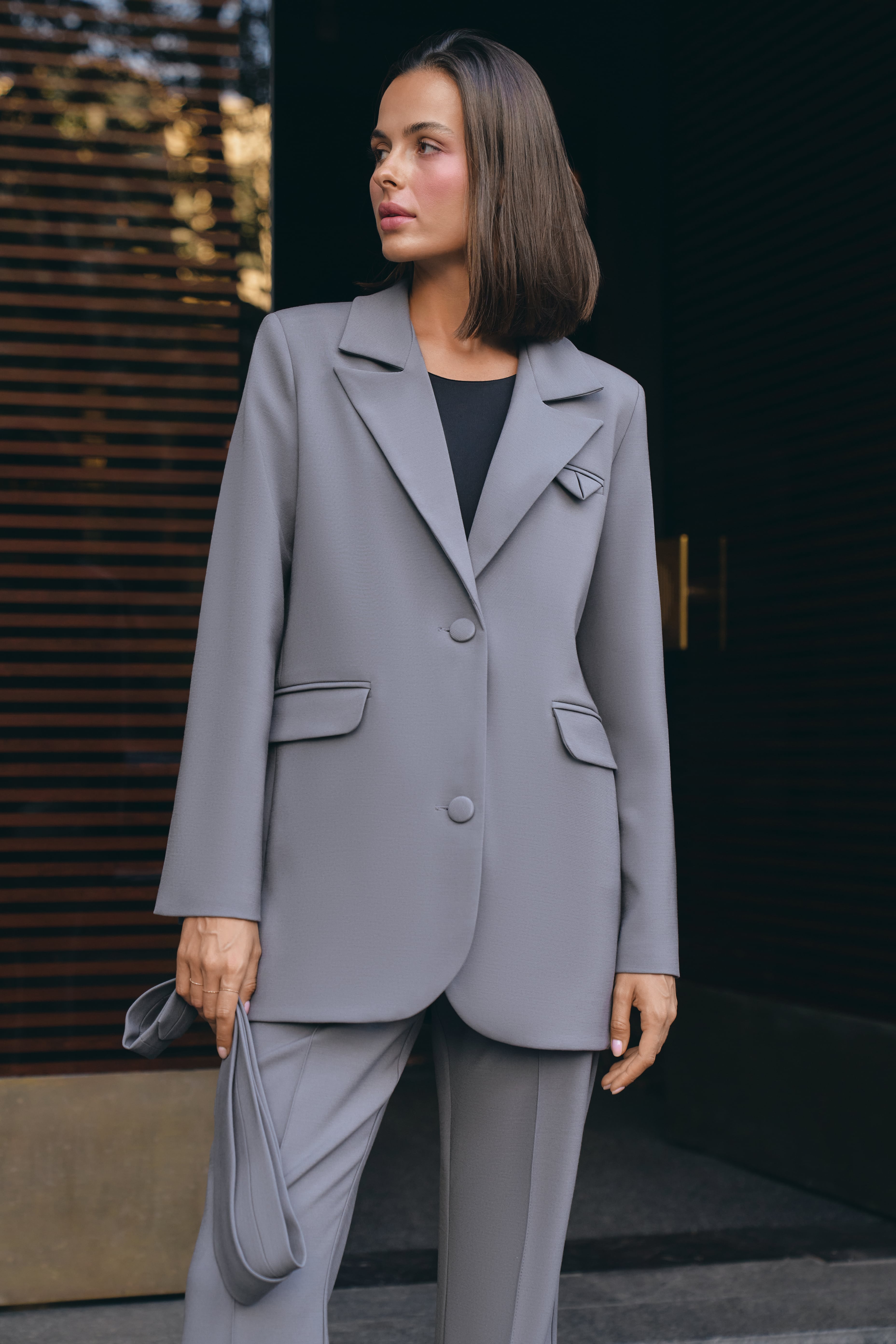 Однобортный oversize блейзер из костюмной ткани с поясом BL49703