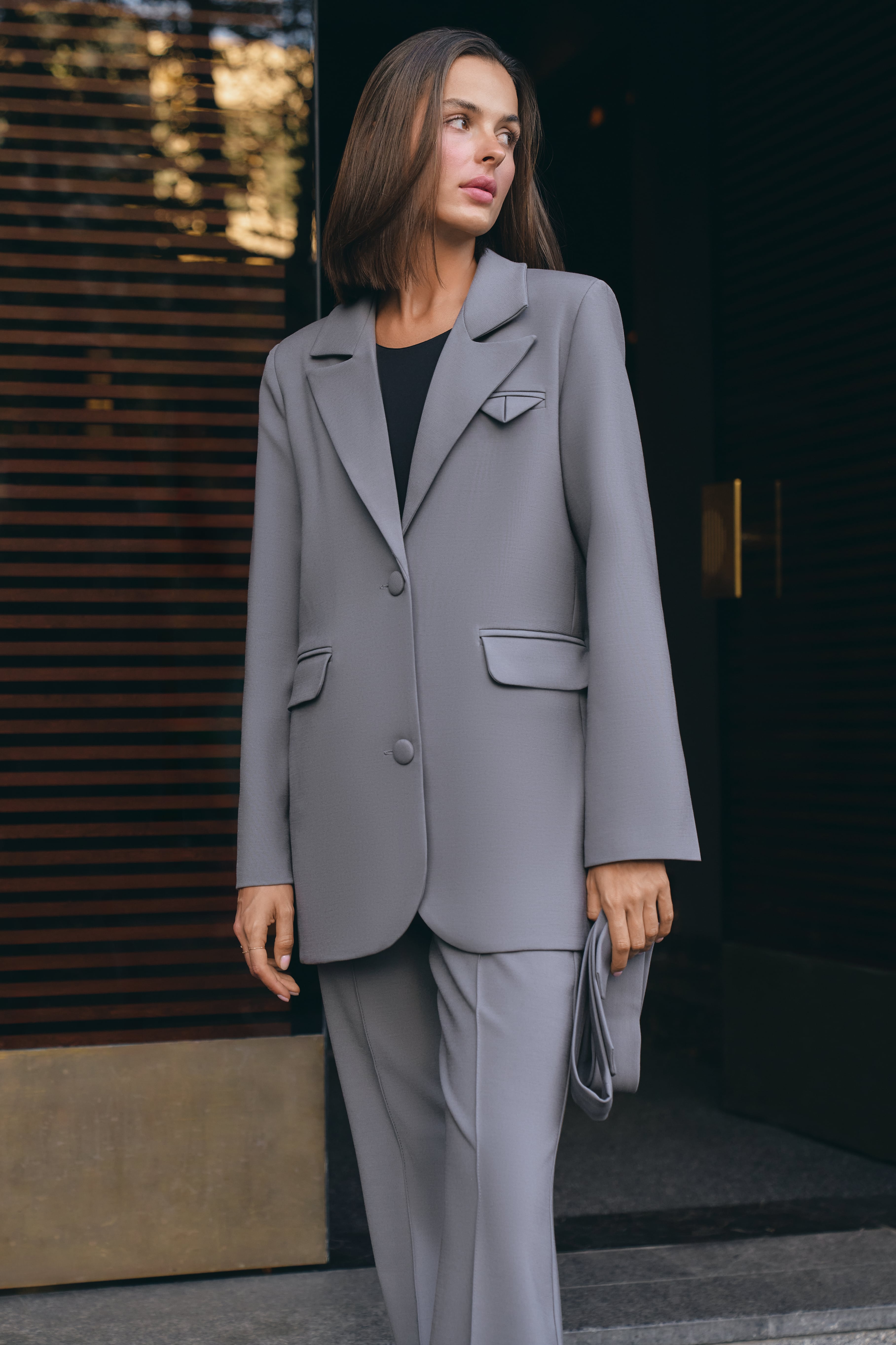 Однобортный oversize блейзер из костюмной ткани с поясом BL49703