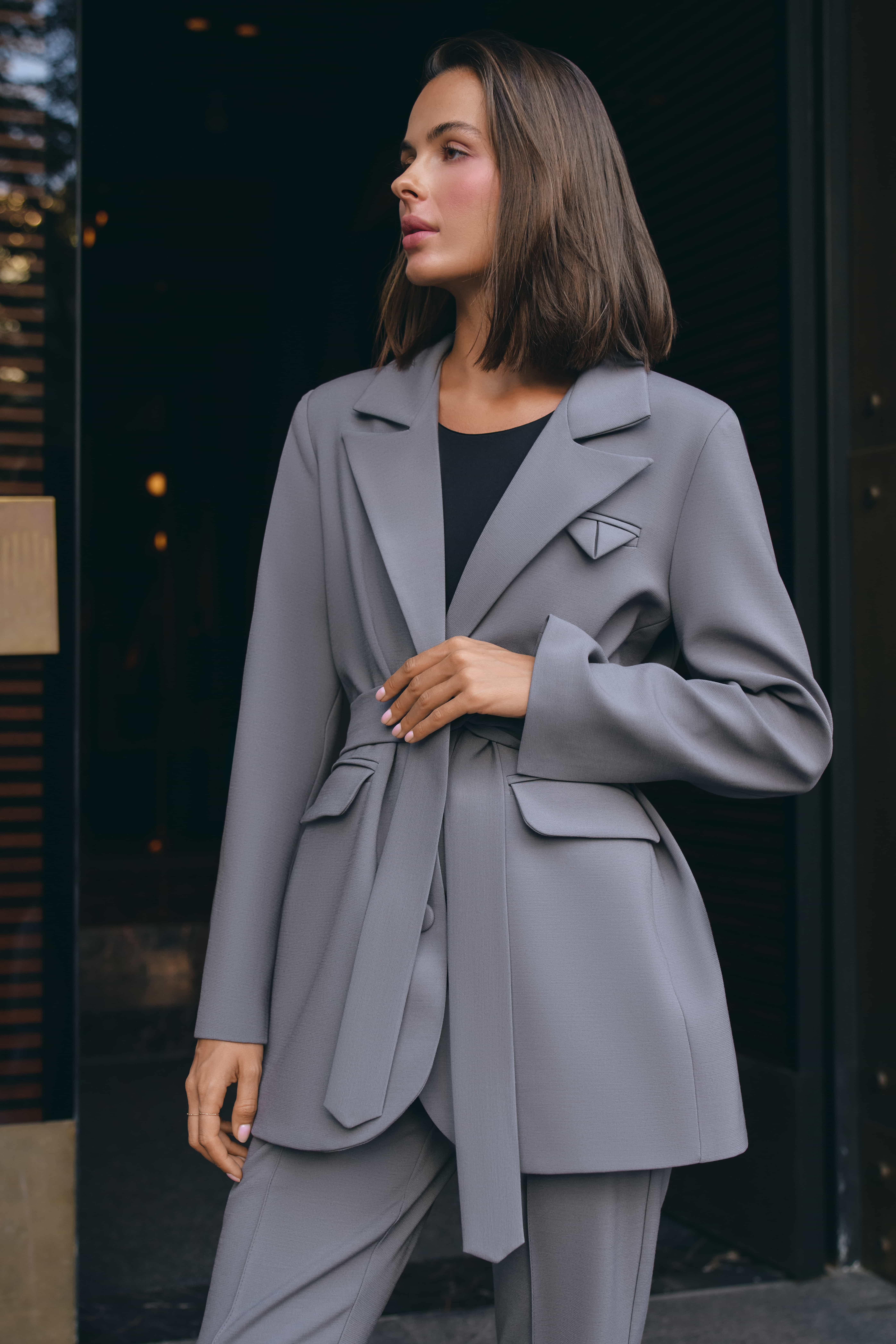 Однобортный oversize блейзер из костюмной ткани с поясом BL49703