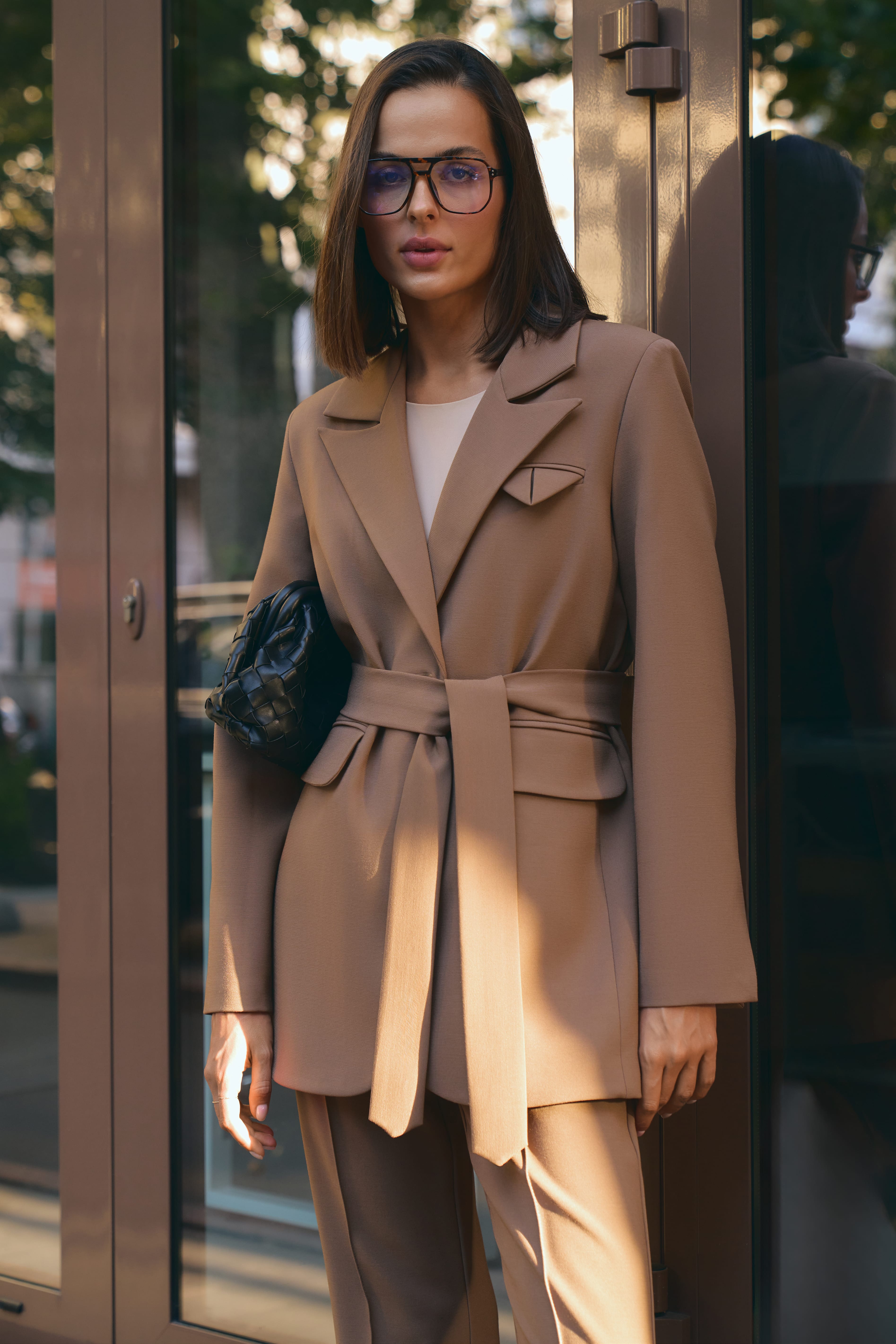 Однобортный oversize блейзер из костюмной ткани с поясом BL49708